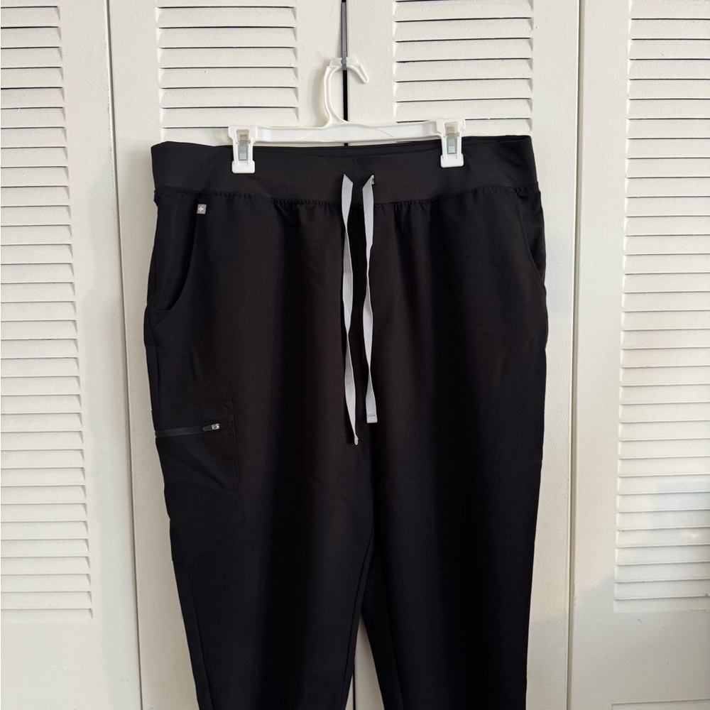 Figs Black Women’s High Waisted Zamora Joggers, Scrub Pants